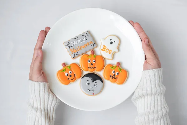 Woman Hand Holding Plate Funny Halloween Cookies Happy Halloween Day — Stock Photo, Image