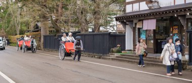 Kakunodate Samuray Köyü 'ndeki Sakura Kiraz Çiçeği ya da Kakunodate Kasabası' ndaki Küçük Kyoto, Akita Bölgesi, Japonya. Akita, Japonya, 23 Nisan 2025