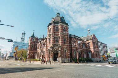 Iwate Red Brick Binası, Japonya 'nın Iwate ilinde Morioka şehrinde seyahat ediyor. Iwate, Japonya, 24 Nisan 2025