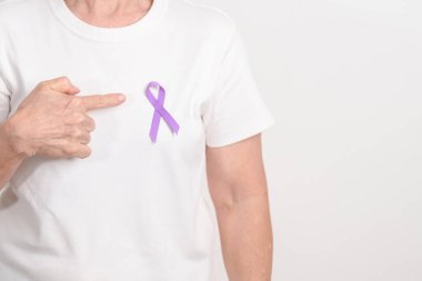 Tüm Kanser İçin Açık Mor Kurdele, Nisan Özfajlı Kanser, Ocak Tiroid Hastalığı, Eylül Hodgkin Lenfoması, Bilinç Ayı ve Şubat Dünya Kanser Günü kavramları