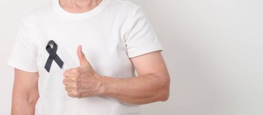 Mayıs Melanoması ve cilt kanseri farkındalığı ayı için siyah kurdeleli yaşlılar, Ekim Aşısı yaralanması farkındalığı ayı, Yas Hatırası, Mart Uyku Farkındalığı Haftası, Çete Önleme ve Şiddete Karşı Mücadele