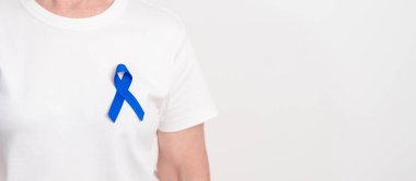 Koyu mavi ya da lacivert kurdeleli yaşlılar March Colectal ve Colon Cancer Awareness ayı, May Arthritis farkındalığı, July Juvenile artrit ve Childhood konsepti için. Sağlık ve Dünya Kanser Günü