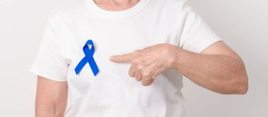 Koyu mavi ya da lacivert kurdeleli yaşlılar March Colectal ve Colon Cancer Awareness ayı, May Arthritis farkındalığı, July Juvenile artrit ve Childhood konsepti için. Sağlık ve Dünya Kanser Günü