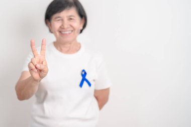 Koyu mavi ya da lacivert kurdeleli yaşlılar March Colectal ve Colon Cancer Awareness ayı, May Arthritis farkındalığı, July Juvenile artrit ve Childhood konsepti için. Sağlık ve Dünya Kanser Günü