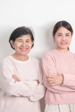 Pembe Ekim Kanser Bilinci ayı için pembe gömlekli çift, Mayıs Kadın Sağlığı, Kadın Hakları, Güçlendirme, Mart Uluslararası Kadınlar Günü, Şubat Sevgililer Günü, Mayıs Uluslararası Anne