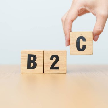 Tahta bloğu B2C 'den elle değiştir. Müşteriye İş, Ticaret, Pazar, Pazarlama, Pazarlama, Lojistik ve Teknoloji Konsepti