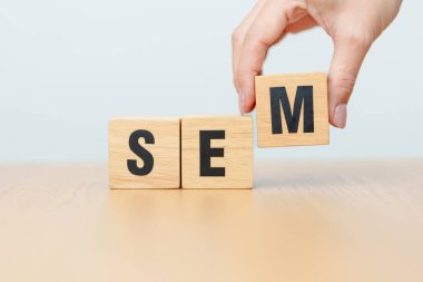 SEM 'in tahta bloğu. Arama motoru optimizasyonu, SEA, SEO, Reklamcılık, Pazarlama, Fikir, Strateji, Anahtar sözcük, İçerik ve Teknoloji kavramı