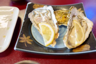 Matsushima balık pazarındaki taze istiridye deniz ürünleri Miyagi Bölgesi, Tohoku, Japonya 'da Matsushima Körfezi' nin ünlü ve popüler.
