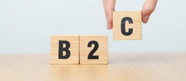 Tahta bloğu B2C 'den elle değiştir. Müşteriye İş, Ticaret, Pazar, Pazarlama, Pazarlama, Lojistik ve Teknoloji Konsepti