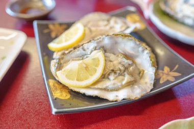 Matsushima balık pazarındaki taze istiridye deniz ürünleri Miyagi Bölgesi, Tohoku, Japonya 'da Matsushima Körfezi' nin ünlü ve popüler.