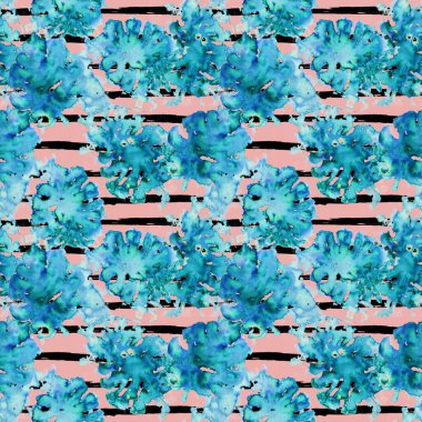 Suluboya, kusursuz tropikal desen. El yapımı palmiye yaprakları ve çizgili arka plan. Batic Monstera Çizimi. Arkaplan için Hawaii baskısı. Çizgilerle Tekrarlanan Orman Süslemesi.