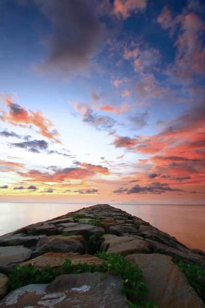 Golden sunset and break water — Stock Photo, Image