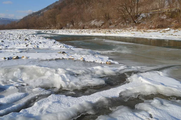 Frozen River Wintry Landscape Winter Landscape Forest Cloudy Sky Sun — Stock Photo, Image