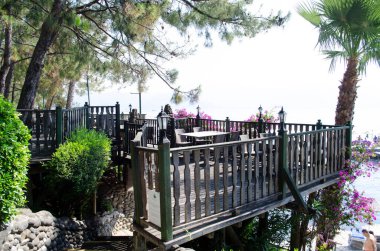 Icmeler Körfezi, Ege ve Akdeniz manzaralı. Türkiye 'nin Marmaris tatil beldesi. Yaz tatili ya da güneşli bir günde deniz kıyısında hafta sonu. dinlenme yeri Türk kıyıları. Üst düzey Türk tatil beldeleri.