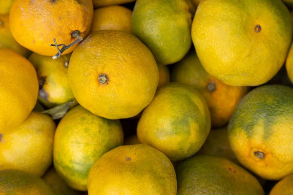 Organický Trh Čerstvé Mandarinky Pozadí Zblízka Farmářském Trhu Čerstvé Mandarinky — Stock fotografie