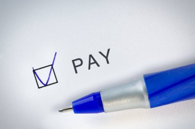 Deneme kağıdına konsept metni yaz ve form kutusunda işaretle. Kontrol işareti serisi olan iş terimleri