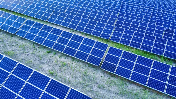 Bakgrund Solpaneler Array Sett Ovanifrån Det Moderna Statiska Solkraftverket Grön — Stockfoto