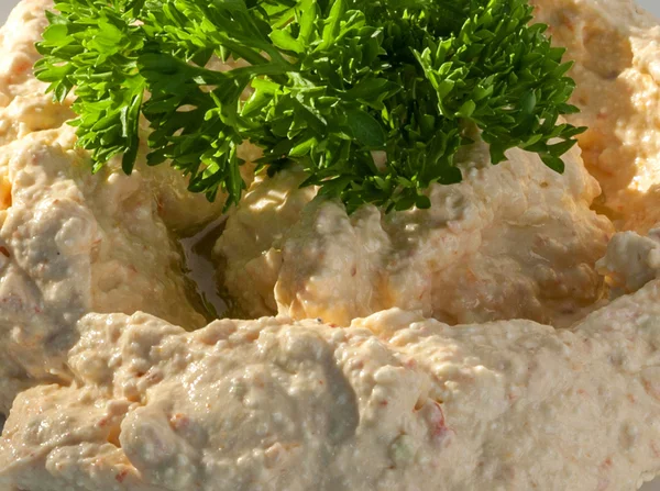 Lezzetli krem salata otlar ile