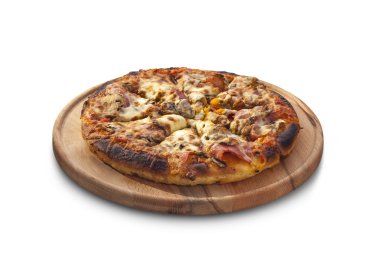 Pizza jambon, mantar ve peynir tebeşir tahtası üzerinde