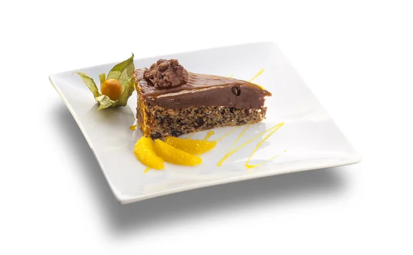 Ciasto czekoladowe z orzechami i plasterki pomarańczy — Zdjęcie stockowe