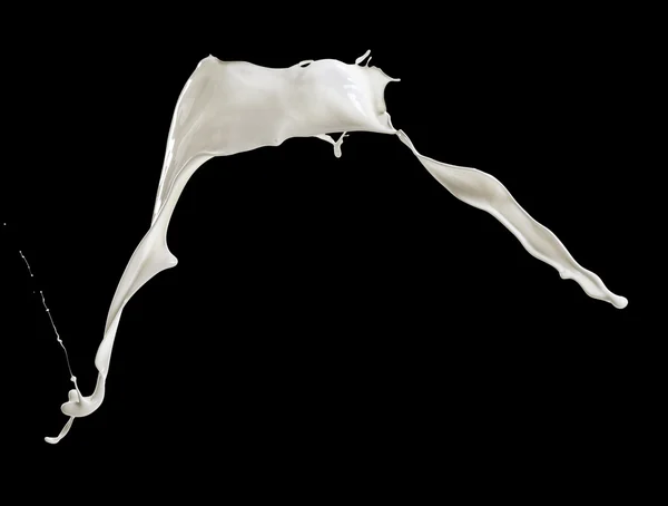 Fliegende Spritzmilch isoliert auf schwarzem Hintergrund — Stockfoto
