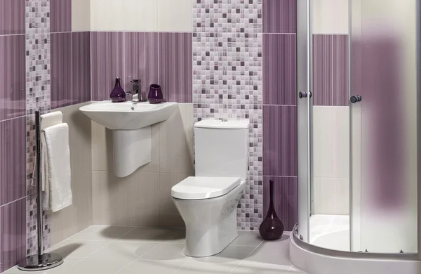 Détail d'une salle de bain moderne avec lavabo et toilettes — Photo