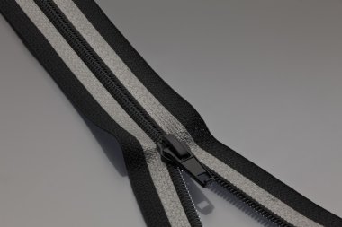 siyah ve gri içinde fermuar