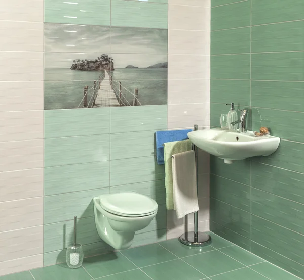 Kényelmes modern fürdőszoba, zöld — Stock Fotó