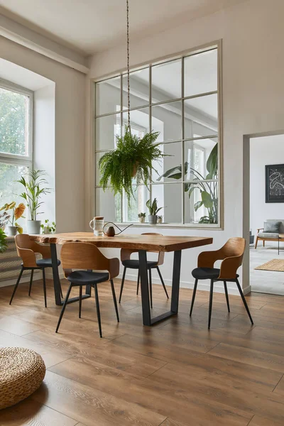 Elegante Acogedor Interior Comedor Con Mesa Madera Artesanal Diseño Sillas —  Fotos de Stock