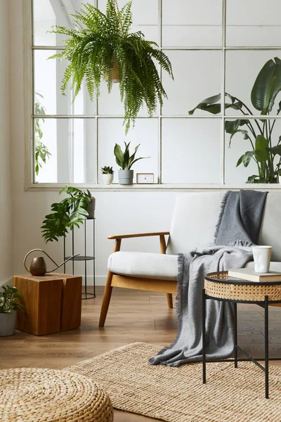 Moderní Skandinávský Interiér Obývacího Pokoje Designovou Šedou Pohovkou Křeslem Spoustou — Stock fotografie