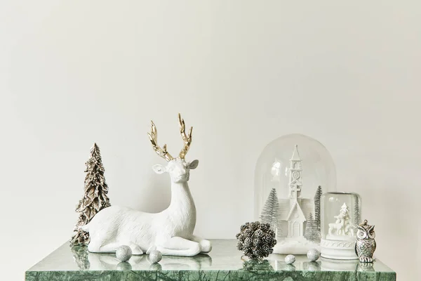 Komposisi Natal Dengan Dekorasi Yang Indah Pohon Natal Dan Karangan — Stok Foto