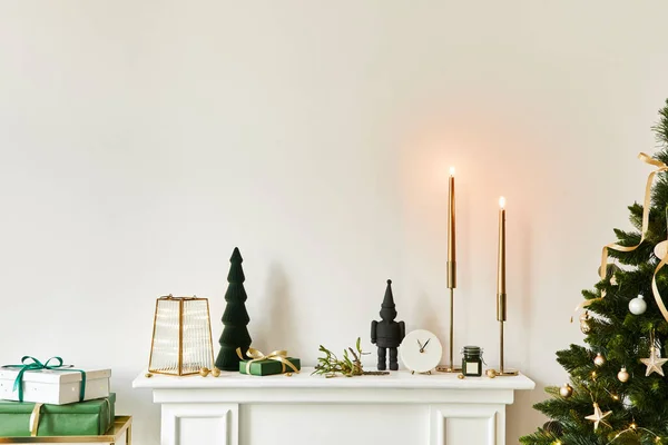 Komposisi Natal Cerobong Putih Ruang Tamu Interior Dengan Dekorasi Yang — Stok Foto