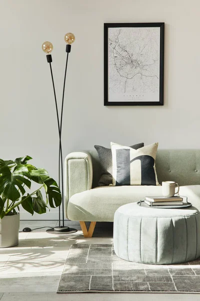 Snygg Loft Interiör Med Grön Soffa Design Pouf Mock Affisch — Stockfoto