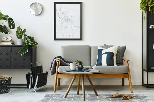 Modernt Retrokoncept För Heminredning Med Designgrå Soffa Soffbord Växter Möbler — Stockfoto