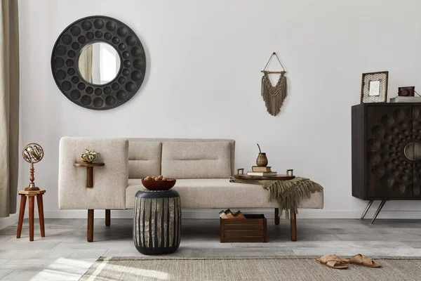 Moderne Ethnische Wohnzimmereinrichtung Mit Design Chaiselongue Rundspiegel Möbeln Teppich Dekoration — Stockfoto
