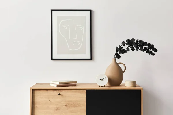 Stylový Interiér Obývacího Pokoje Modelovým Rámečkem Plakátu Dřevěnými Komodami Knihou — Stock fotografie