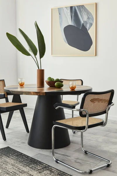 테이블 현대식 화병의 추상적 모조품 장식에 액세서리 등으로 실내를 아름답게 — 스톡 사진