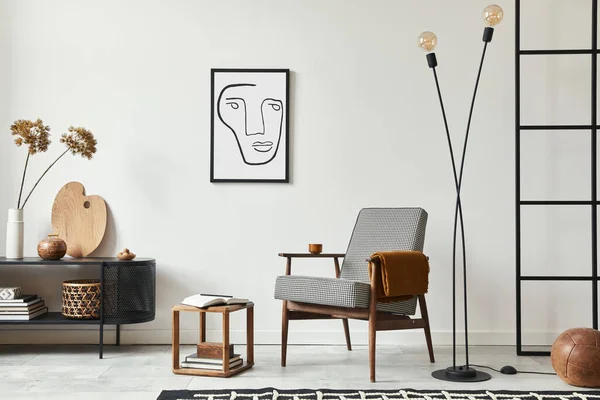 의자가 거실의 모조품 포스터 프레임 로프트 가정집 장식의 액세서리 — 스톡 사진