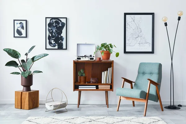 Moderní Retro Kompozice Interiéru Obývacího Pokoje Designovou Dřevěnou Skříňkou Stylovým — Stock fotografie