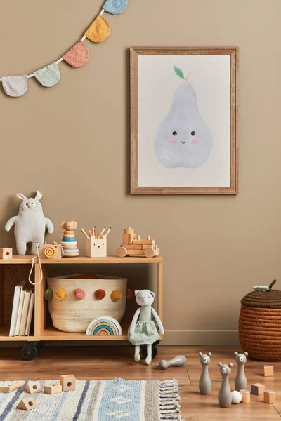 Ruangan Bayi Skandinavia Bergaya Dengan Tiruan Kayu Coklat Poster Mainan — Stok Foto