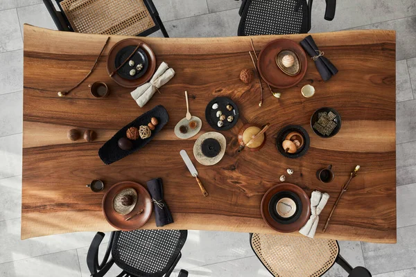 Stijlvol Interieur Van Eetkamer Met Houten Walnoot Tafel Retro Stoelen — Stockfoto