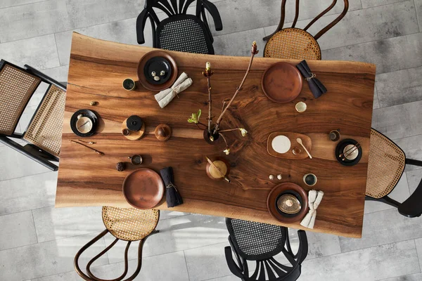 Stijlvol Interieur Van Eetkamer Met Houten Walnoot Tafel Retro Stoelen — Stockfoto