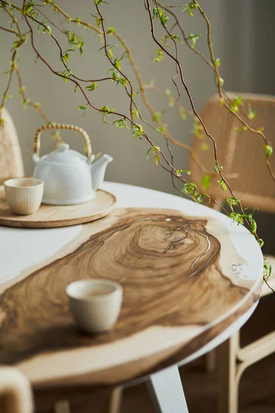 Desain Interior Ruang Makan Yang Bergaya Dengan Meja Kayu Dan — Stok Foto