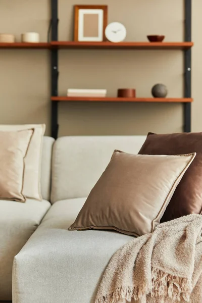 Conceito Elegante Sala Estar Interior Com Sofá Bege Design Travesseiros — Fotografia de Stock