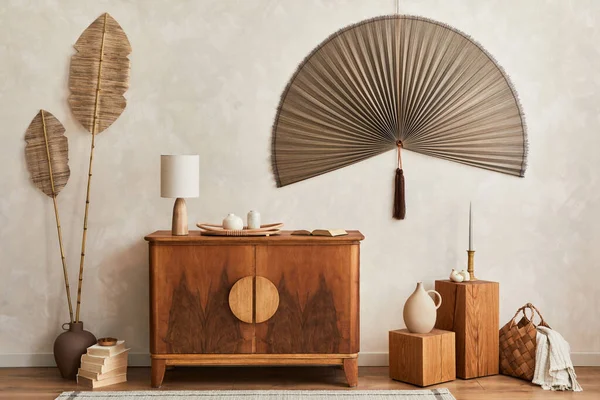 Japandi Konzept Der Wohnzimmereinrichtung Mit Design Holzkommode Tischlampe Tropischem Getrocknetem — Stockfoto