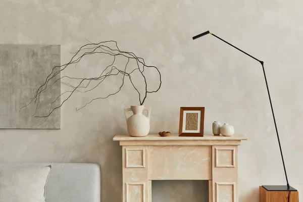 Elegante Wohnzimmerkomposition Mit Poster Der Wand Design Vasen Moderner Lampe — Stockfoto