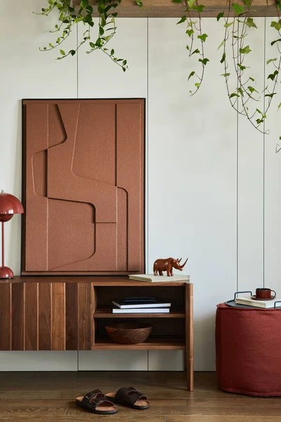 Stylový Kreativní Design Interiéru Obývacího Pokoje Dřevěnými Komodami Strukturou Rostlinami — Stock fotografie