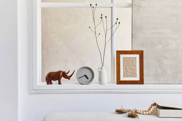 Kreative Minimalistische Komposition Eines Stilvollen Wohnzimmers Mit Posterattrappe Trockenbankett Der — Stockfoto