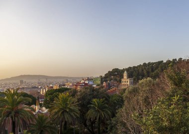 Sabahın erken saatlerinde Park Guell manzarası.