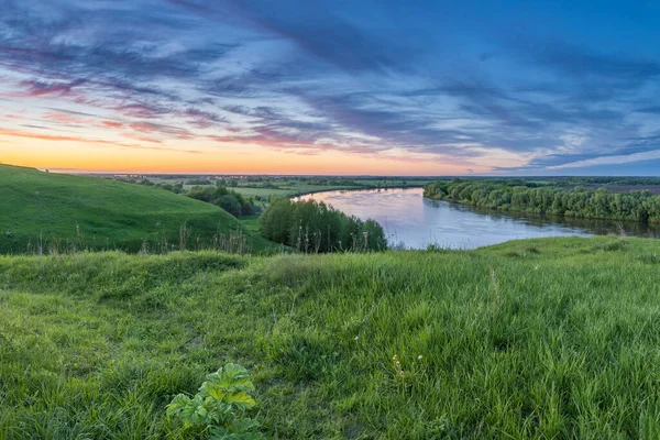Beau Paysage Panoramique Soirée Avec Rivière Distance Prairies Champs Horizon — Photo